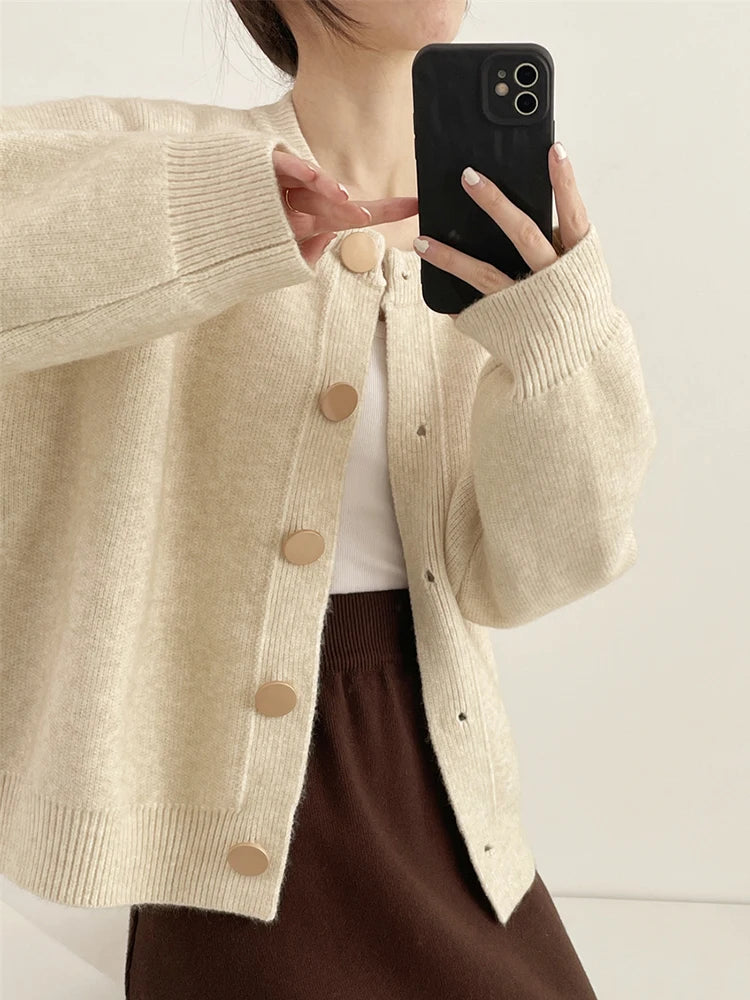 Women's cardigan sweater suitable for autumn and winter !
