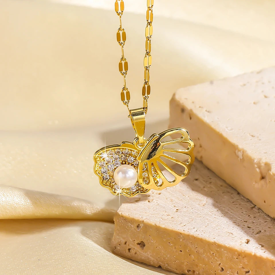 French Shell Pearl Necklace !